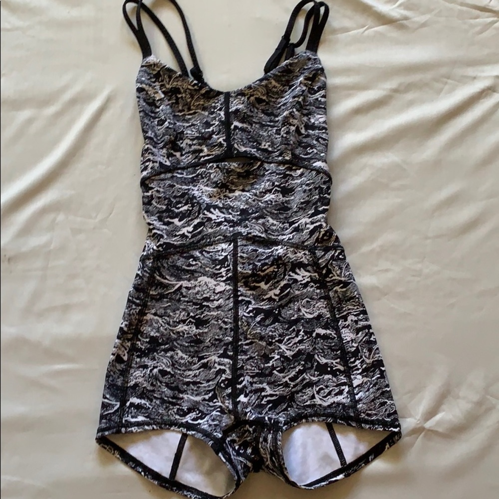 One pc Lululemon size 2